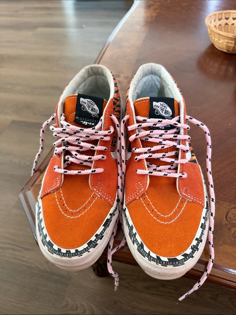 Vans model VN0A4BVC9WW